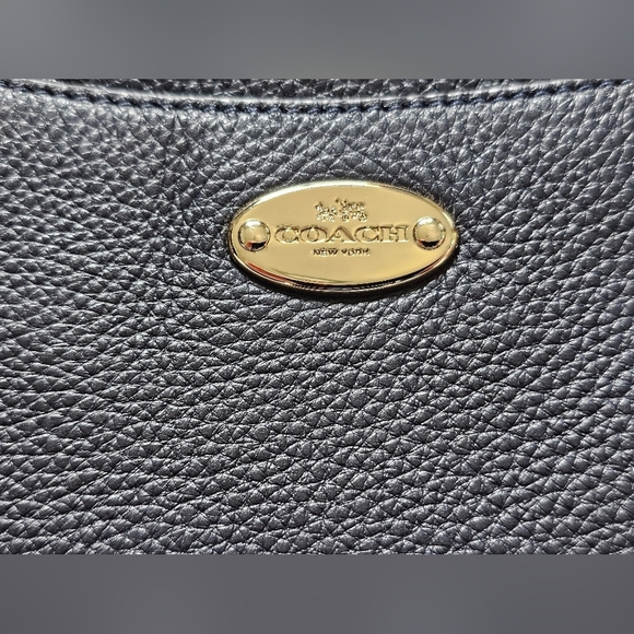Coach Morgan Pebbled Leather Clutch In Midnight And Gold. New With Out Tags - Picture 2 of 6